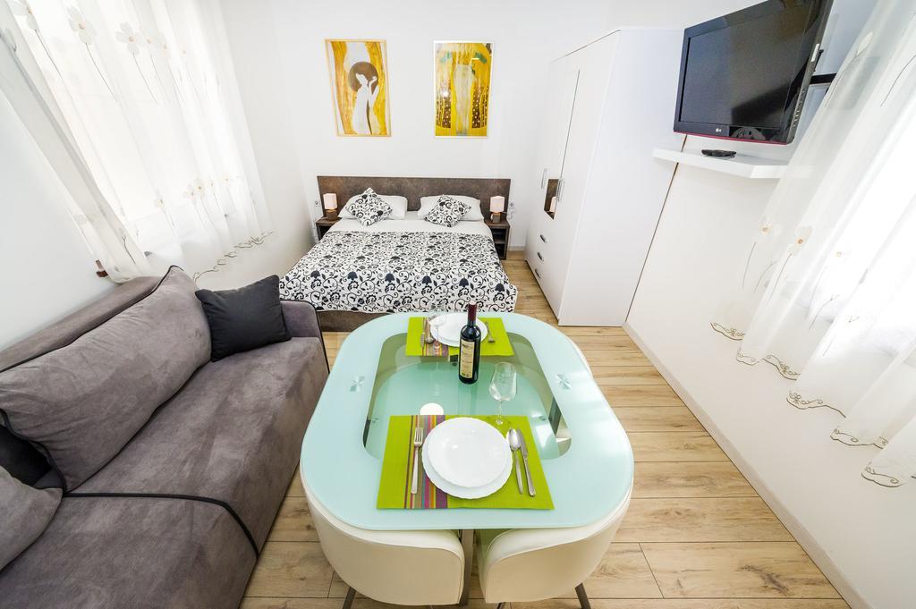 Apartment Studio Forum